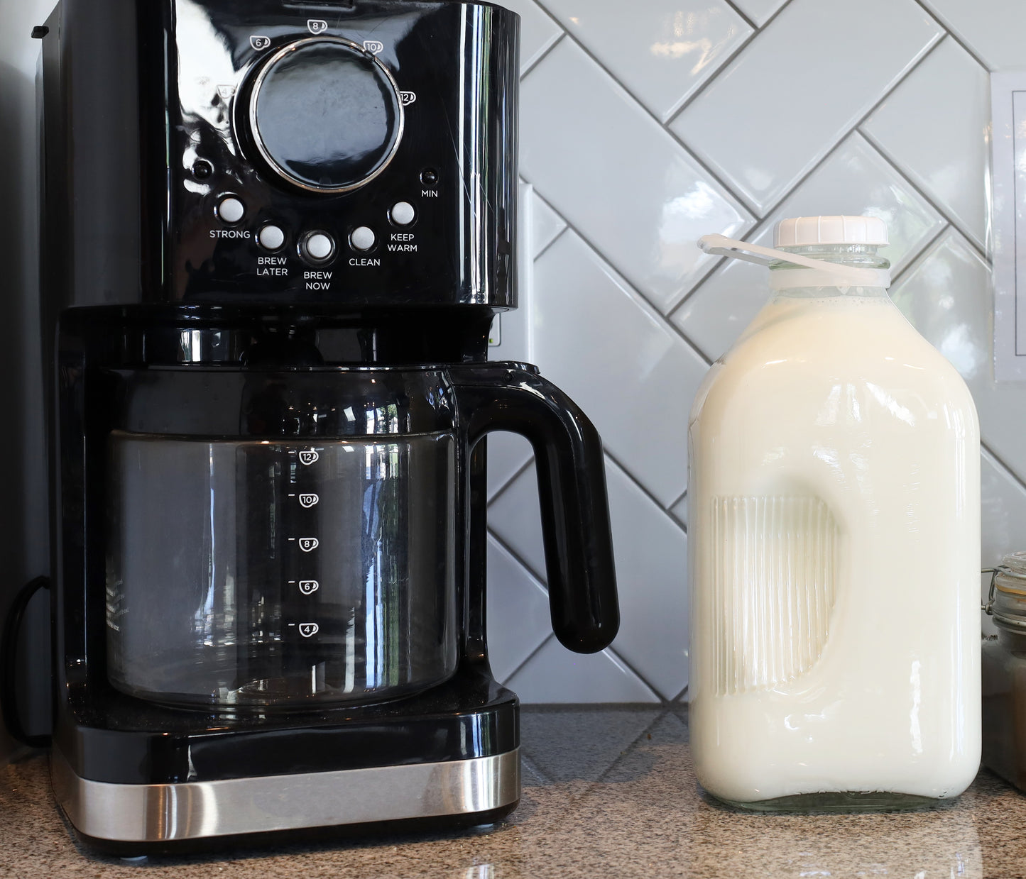 The Dairy Shoppe Heavy Glass Milk Bottle 64 Oz Jug (2 Quart) with Extra Lid & Pour Spout